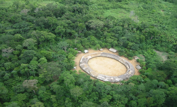 Gli Yanomami subiscono stupri, violenze e furto di oro: l'ultimo rapporto sulle attività minerarie in Brasile